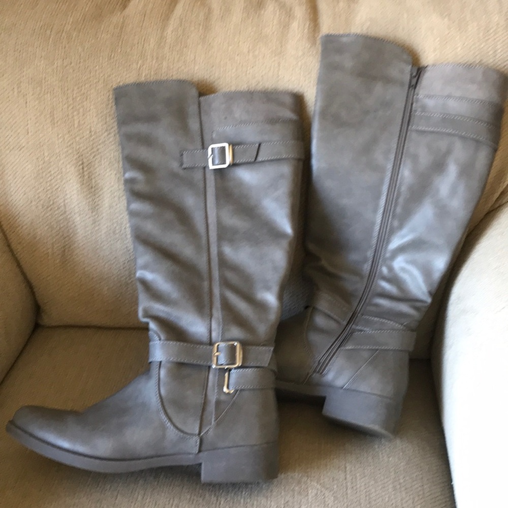 Women’s grey wide shaft tall boots